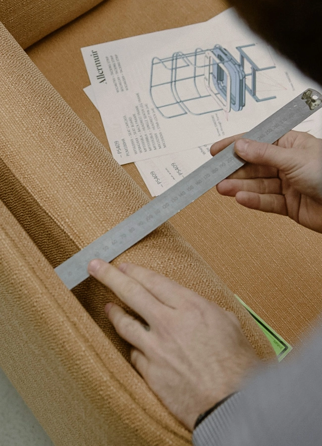 WhoWeAre_Carousel_LookingForward_Image1